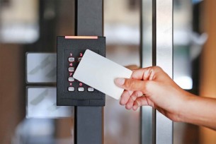 Установка систем контроля и управления доступом